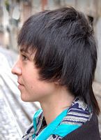 cieniowane fryzury krótkie - uczesanie damskie z włosów krótkich cieniowanych zdjęcie numer 104A